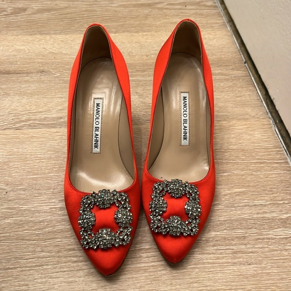 Manolo Blahnik Hangisi 70 Satin Pump - Picture 7 of 7